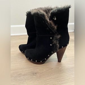 Seychelles Black boots furry